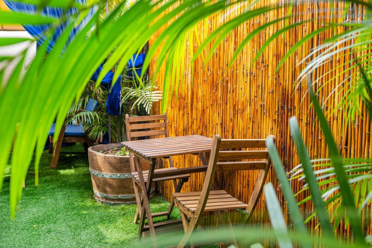 Ahuzat Shaul Seaside Bed and Breakfast Hadera Exteriör bild