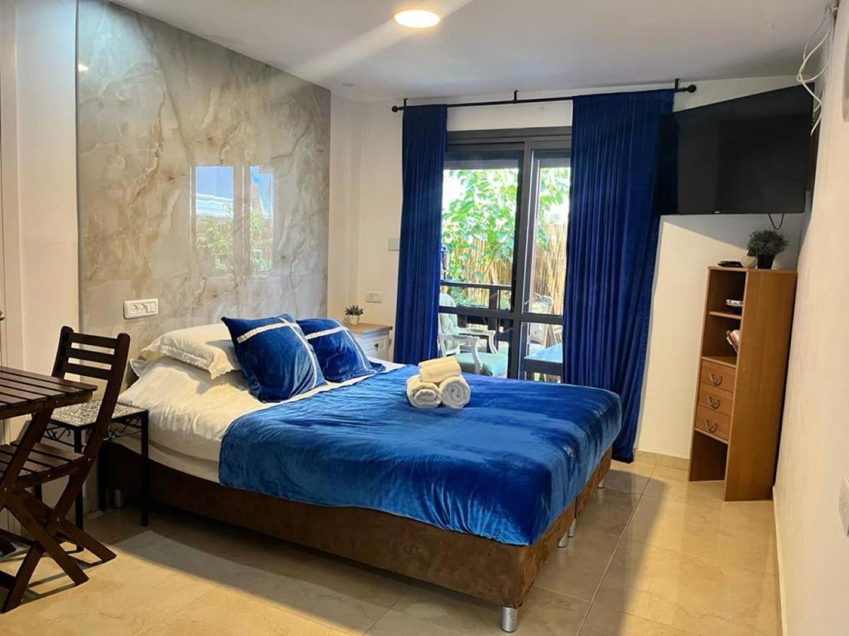 Ahuzat Shaul Seaside Bed and Breakfast Hadera Exteriör bild