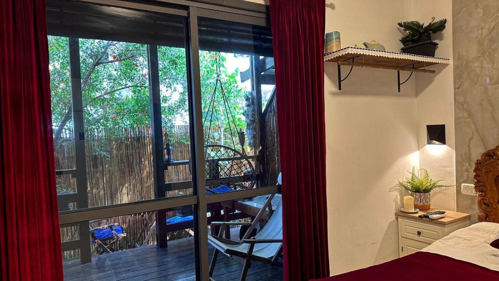 Ahuzat Shaul Seaside Bed and Breakfast Hadera Exteriör bild